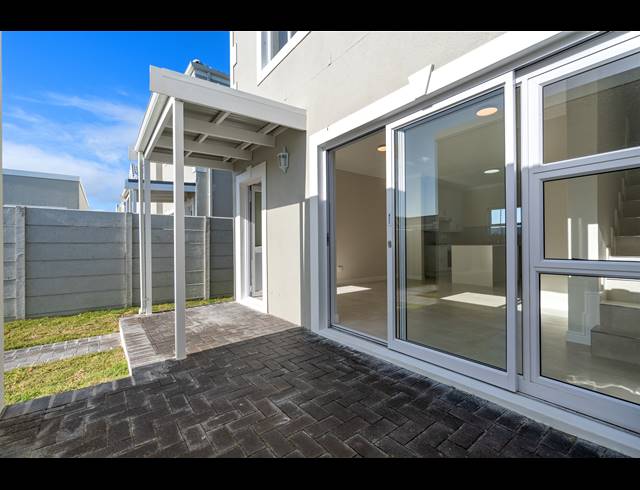 3 BEDROOM TOWNHOUSE TO LET IN SUNNINGDALE